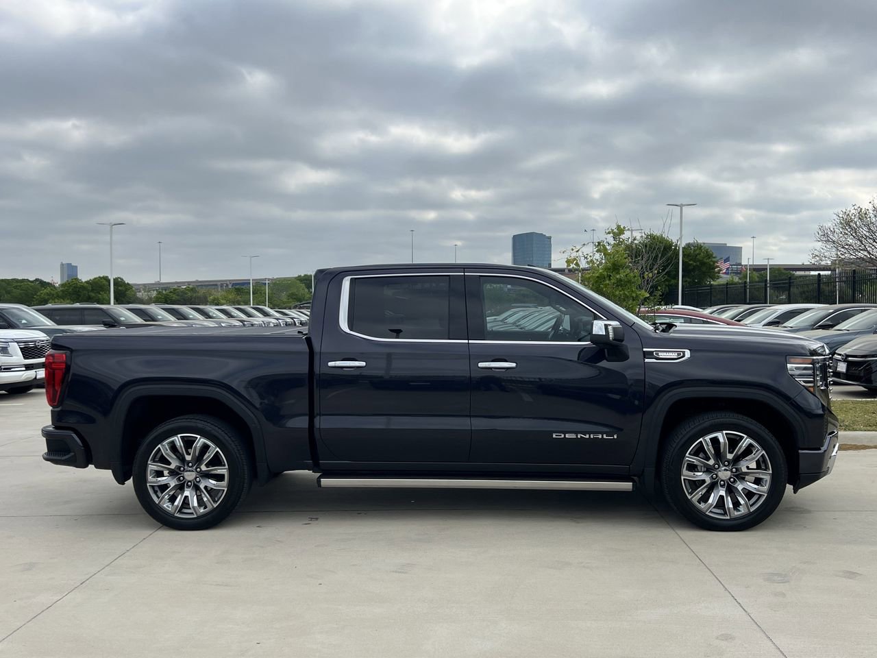 Used 2023 GMC Sierra 1500 Denali w/ Denali Reserve Package AWD/4WD image 3