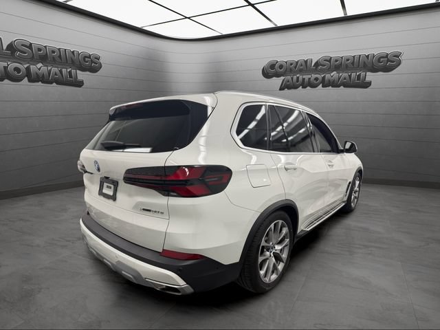 Used 2025 BMW X5 xDrive50e AWD/4WD image 5