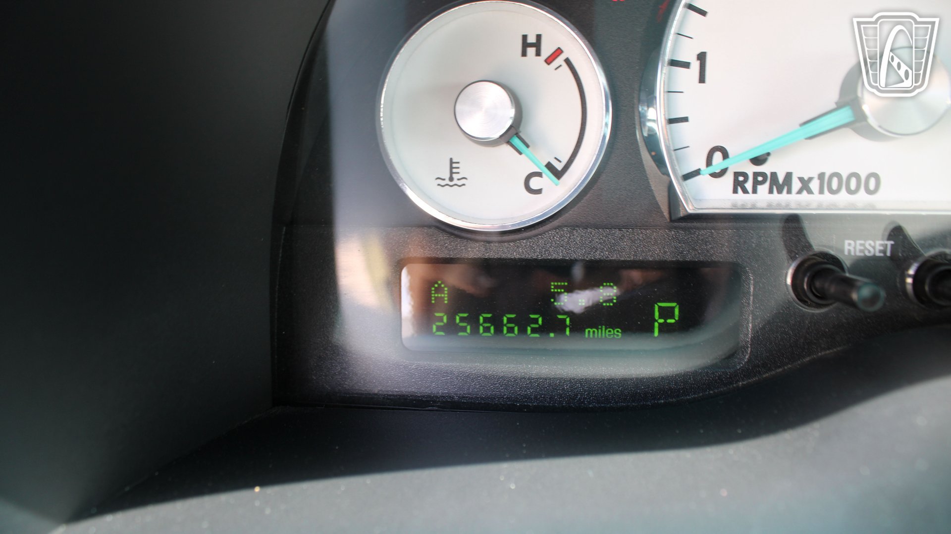 Used 2005 Ford Thunderbird RWD image 12