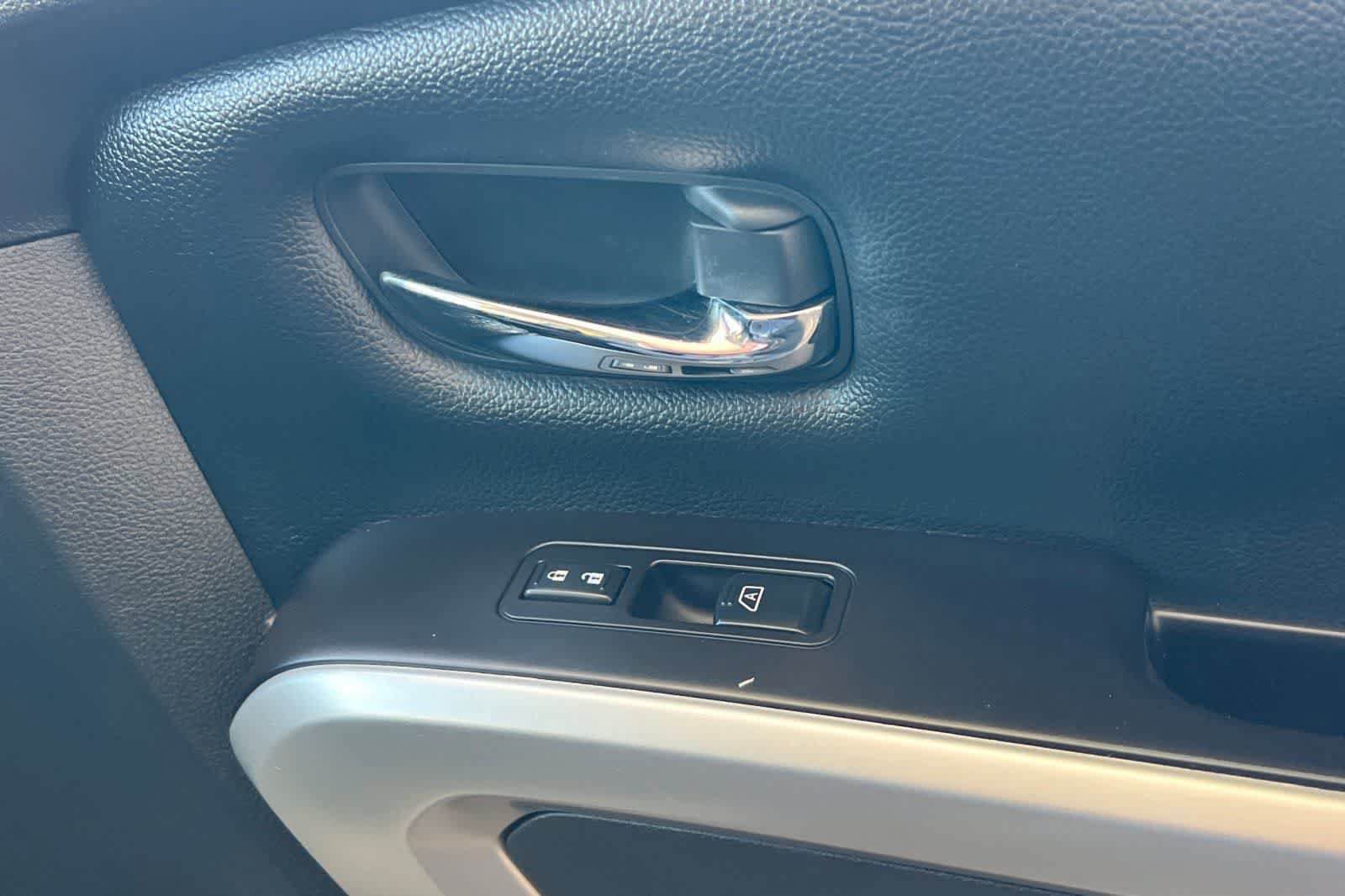 Used 2019 Nissan Titan SV RWD image 19