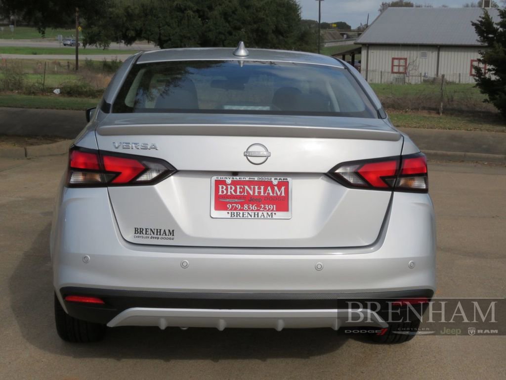 Used 2024 Nissan Versa SR image 5