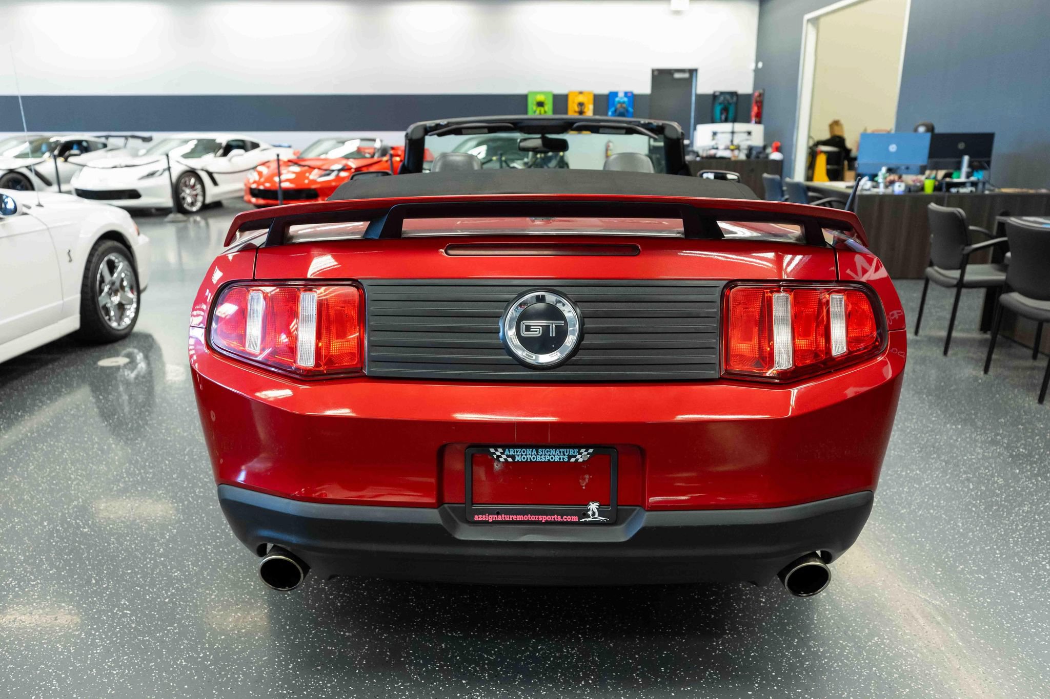 Used 2010 Ford Mustang GT RWD image 7