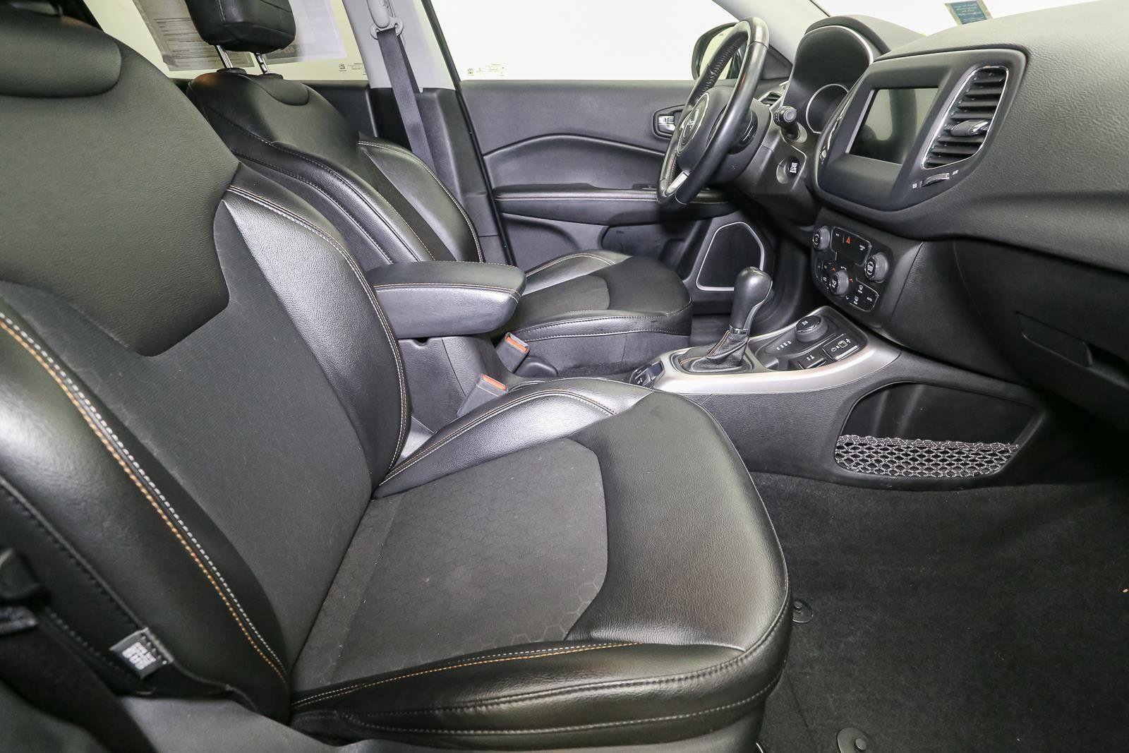 Used 2020 Jeep Compass Latitude w/ Cold Weather Group image 19