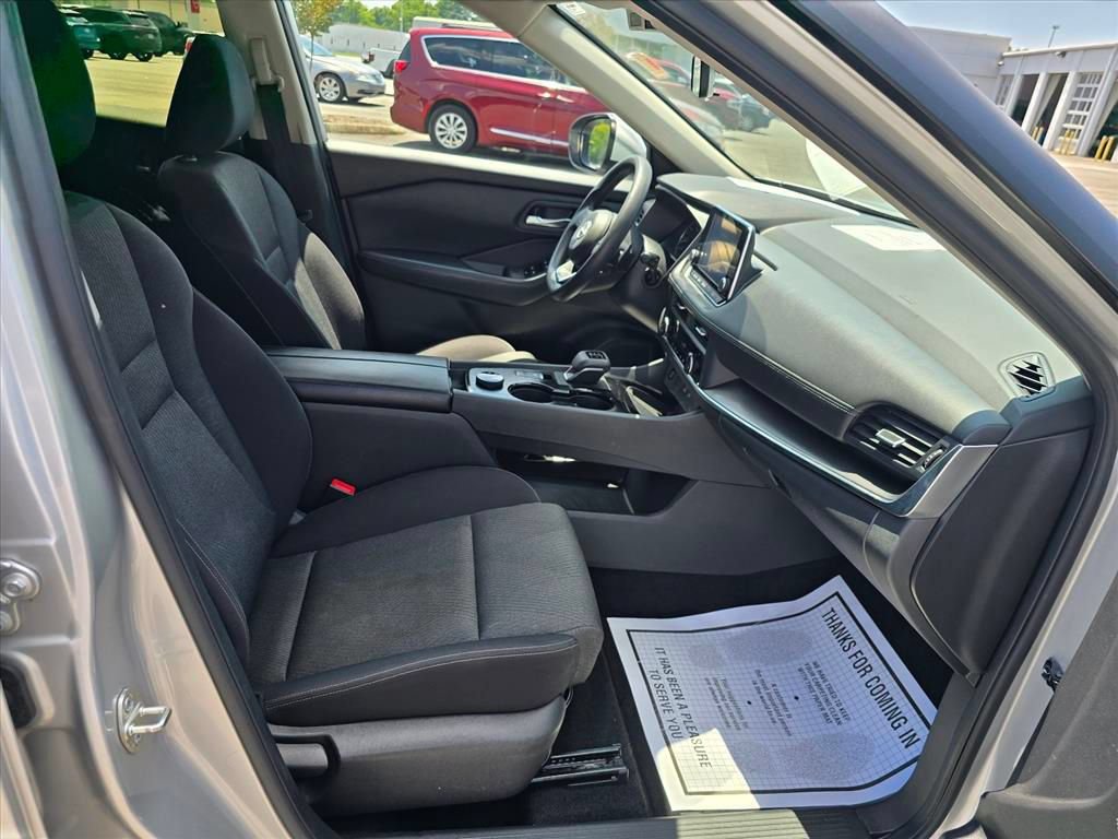 Used 2024 Nissan Rogue SV AWD/4WD image 14
