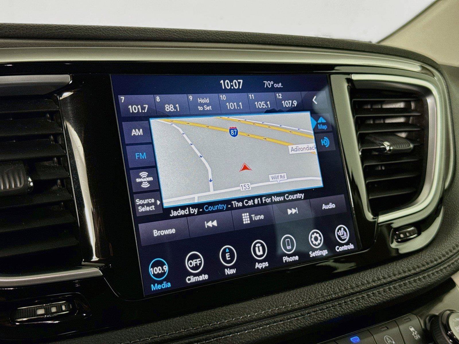 Used 2019 Chrysler Pacifica Limited w/ Advanced Safetytec Group FWD image 17