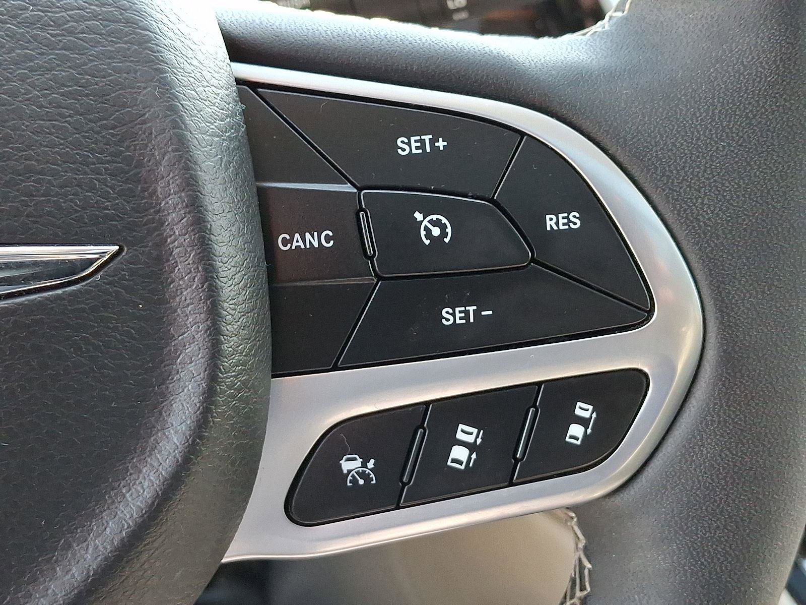Certified 2024 Chrysler Pacifica Limited FWD image 25