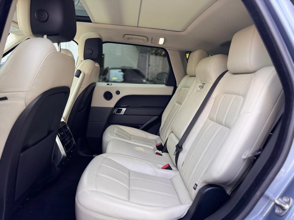 Used 2019 Land Rover Range Rover Sport HSE AWD/4WD image 23