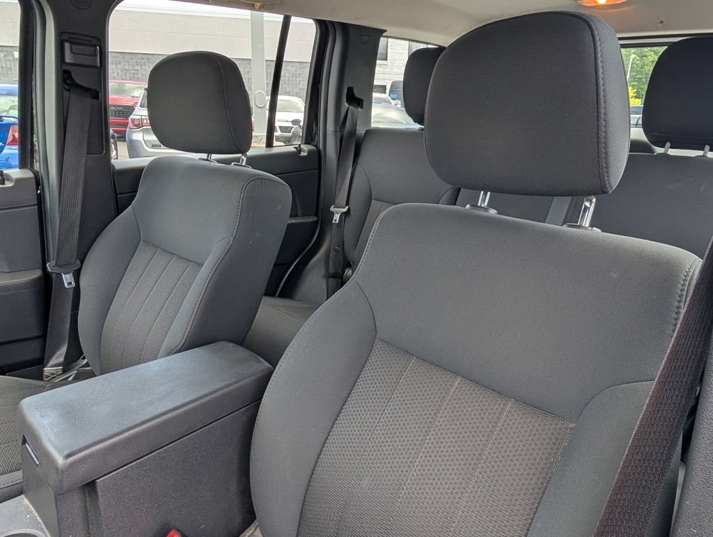 Used 2011 Jeep Liberty Sport AWD/4WD image 13