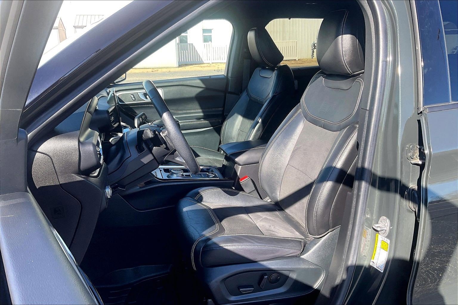 Used 2022 Ford Explorer ST w/ ST Street Pack image 7