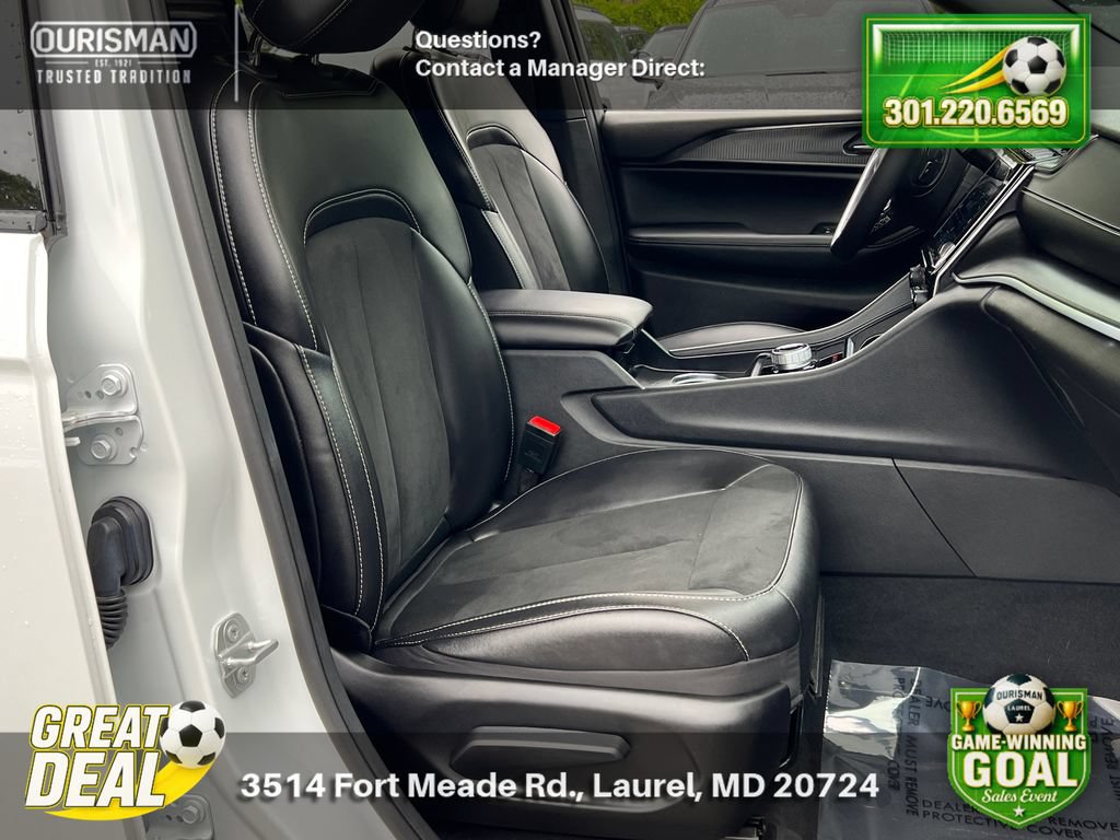 Used 2025 Jeep Grand Cherokee Altitude AWD/4WD image 21