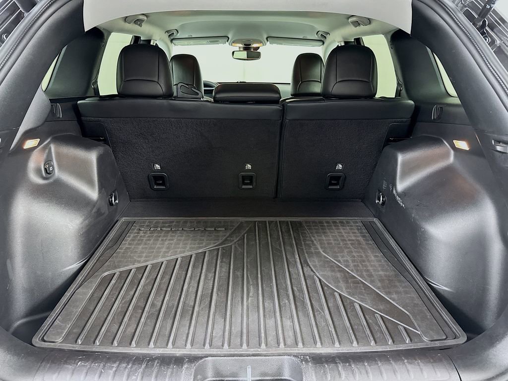 Used 2021 Jeep Cherokee Latitude Lux w/ Comfort/Convenience Group image 23