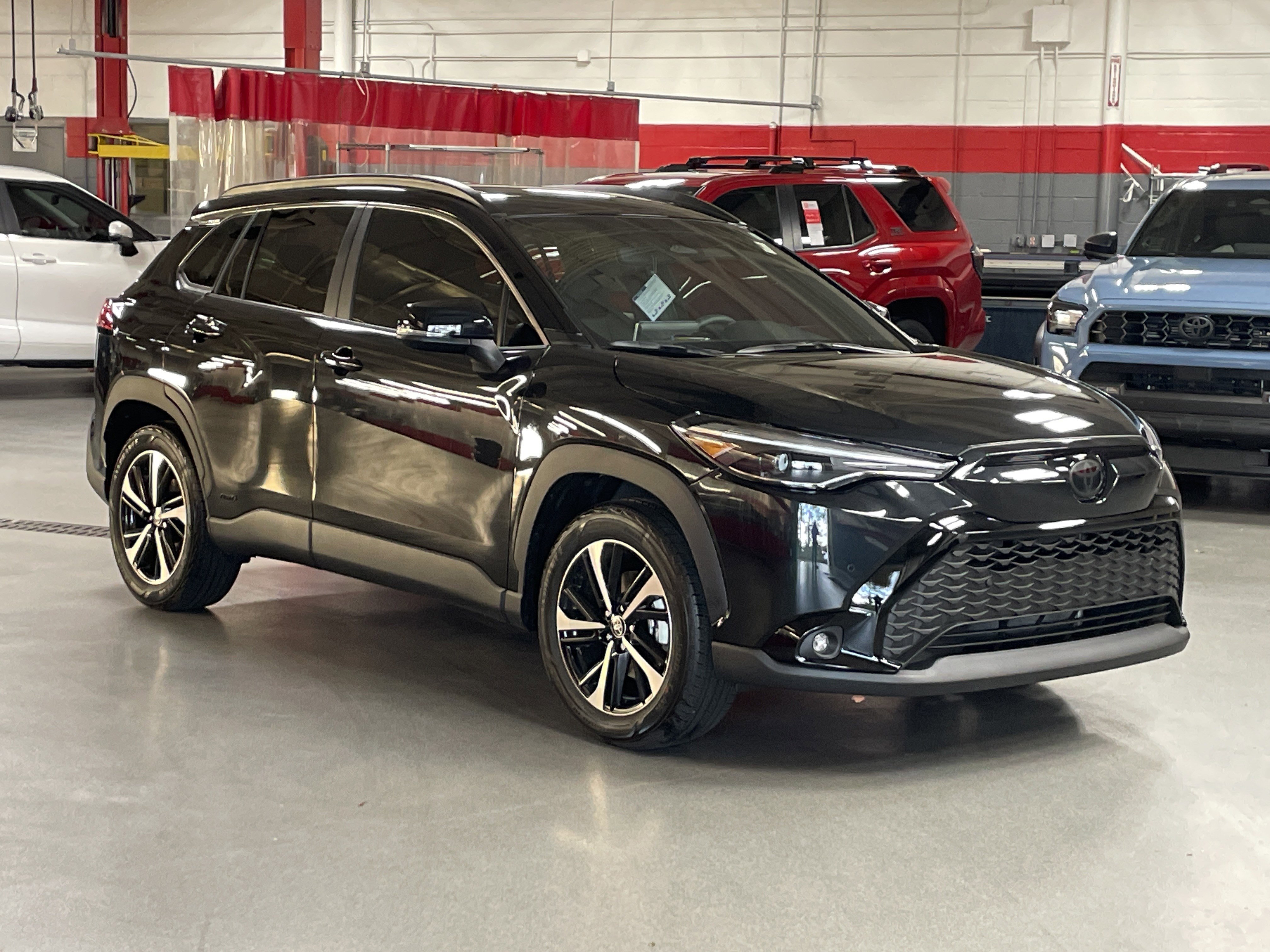 Used 2024 Toyota Corolla Cross XSE w/ Convenience Package AWD/4WD image 2