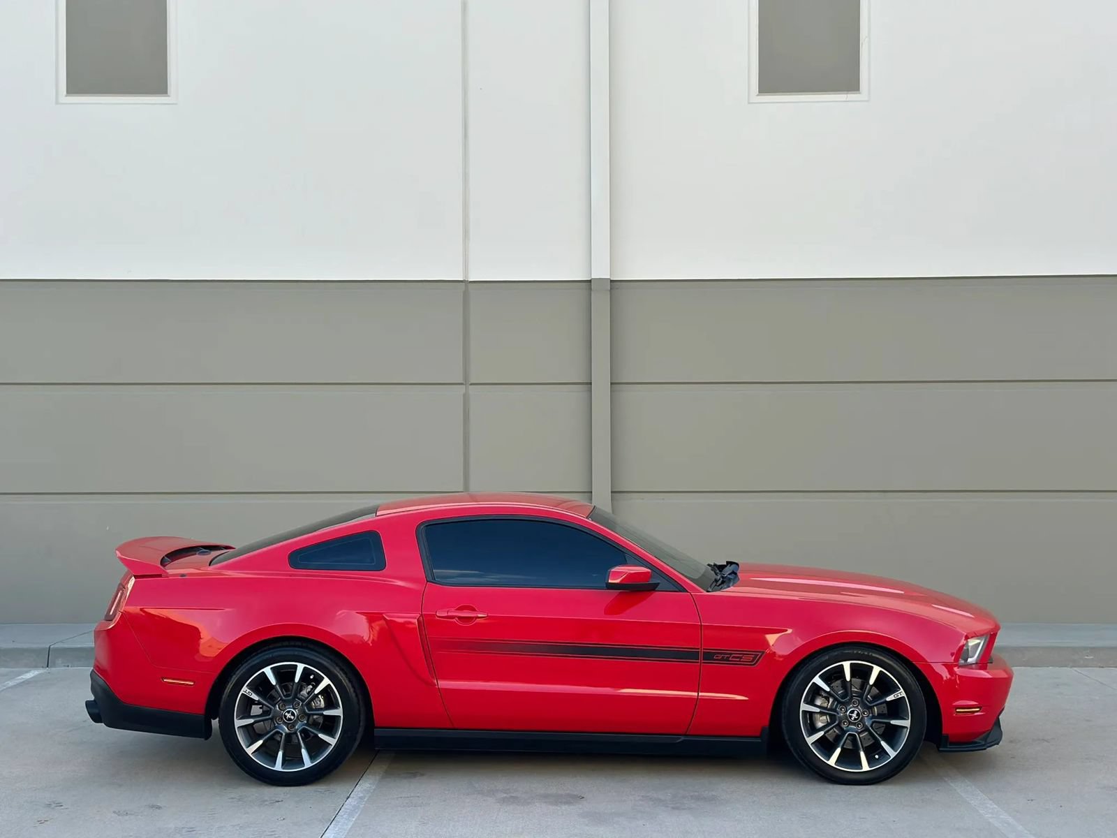 Used 2012 Ford Mustang GT Premium RWD image 4