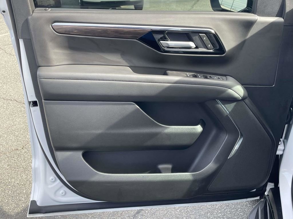 Used 2025 Chevrolet Tahoe LS image 23