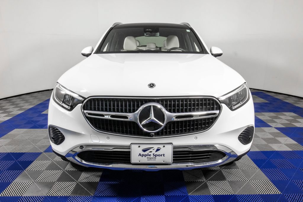 Used 2025 Mercedes-Benz GLC 300 image 3
