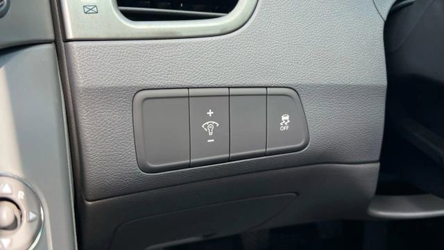 Used 2013 Hyundai Elantra image 28