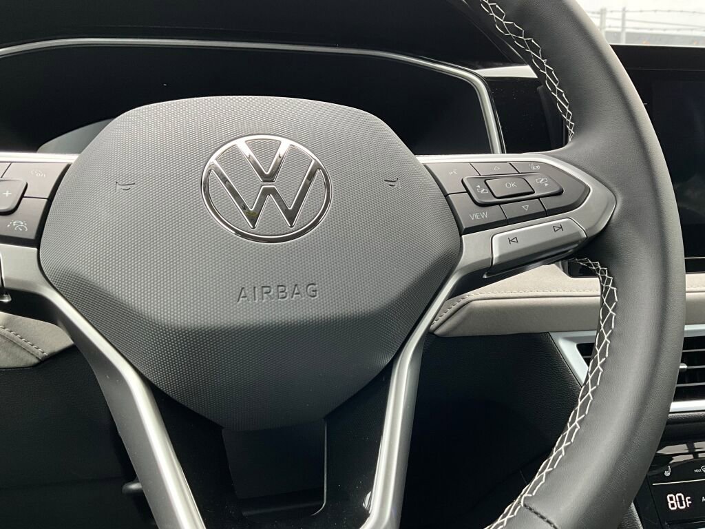 New 2025 Volkswagen Taos SE image 21