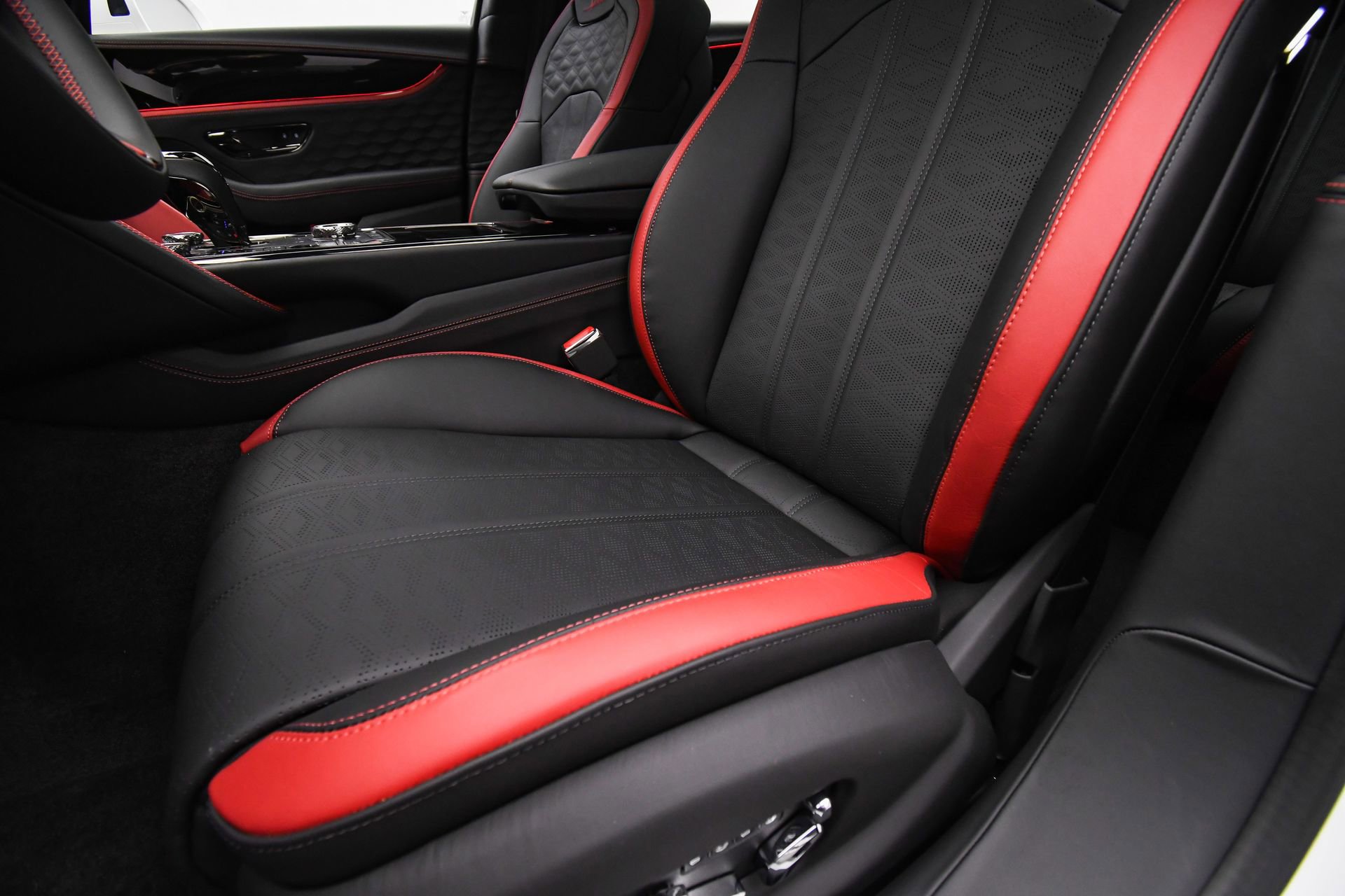 New 2025 Bentley Flying Spur Plug-In Hybrid image 49