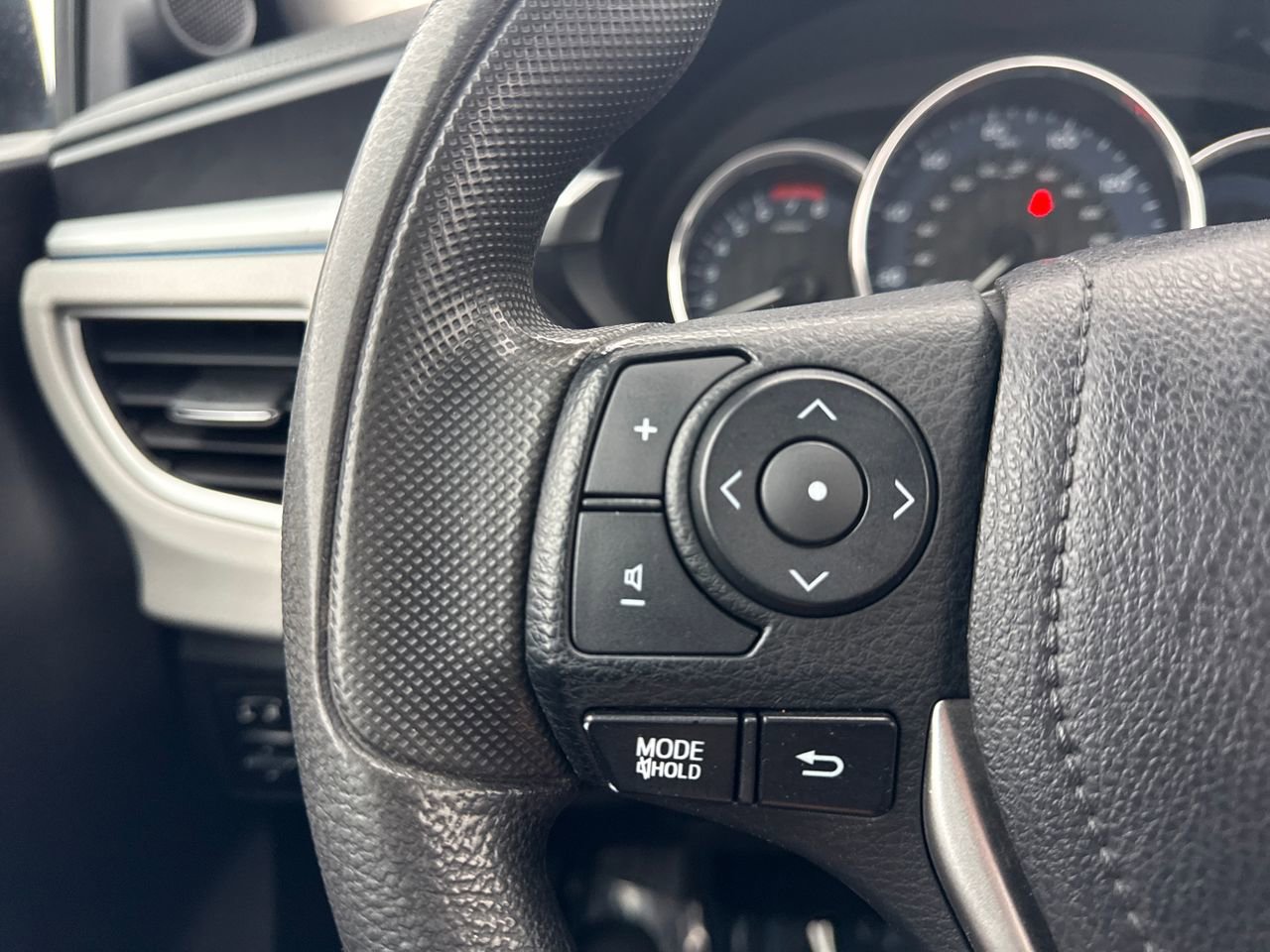 Used 2016 Toyota Corolla LE image 25