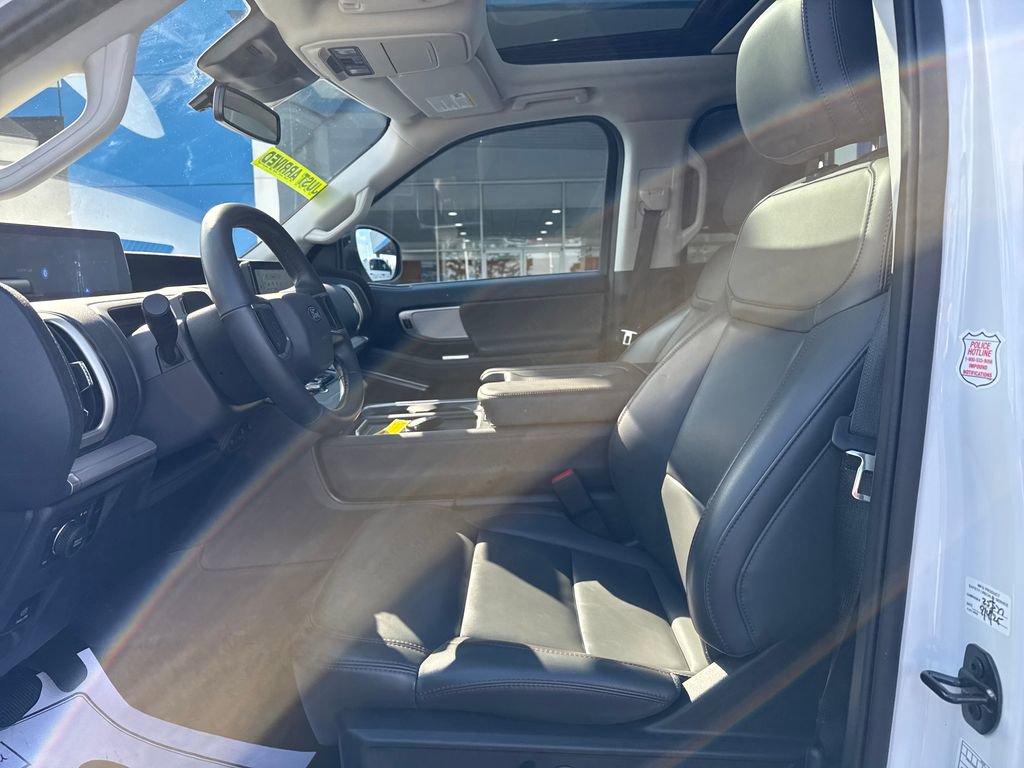 Used 2025 Ford Expedition Active image 11