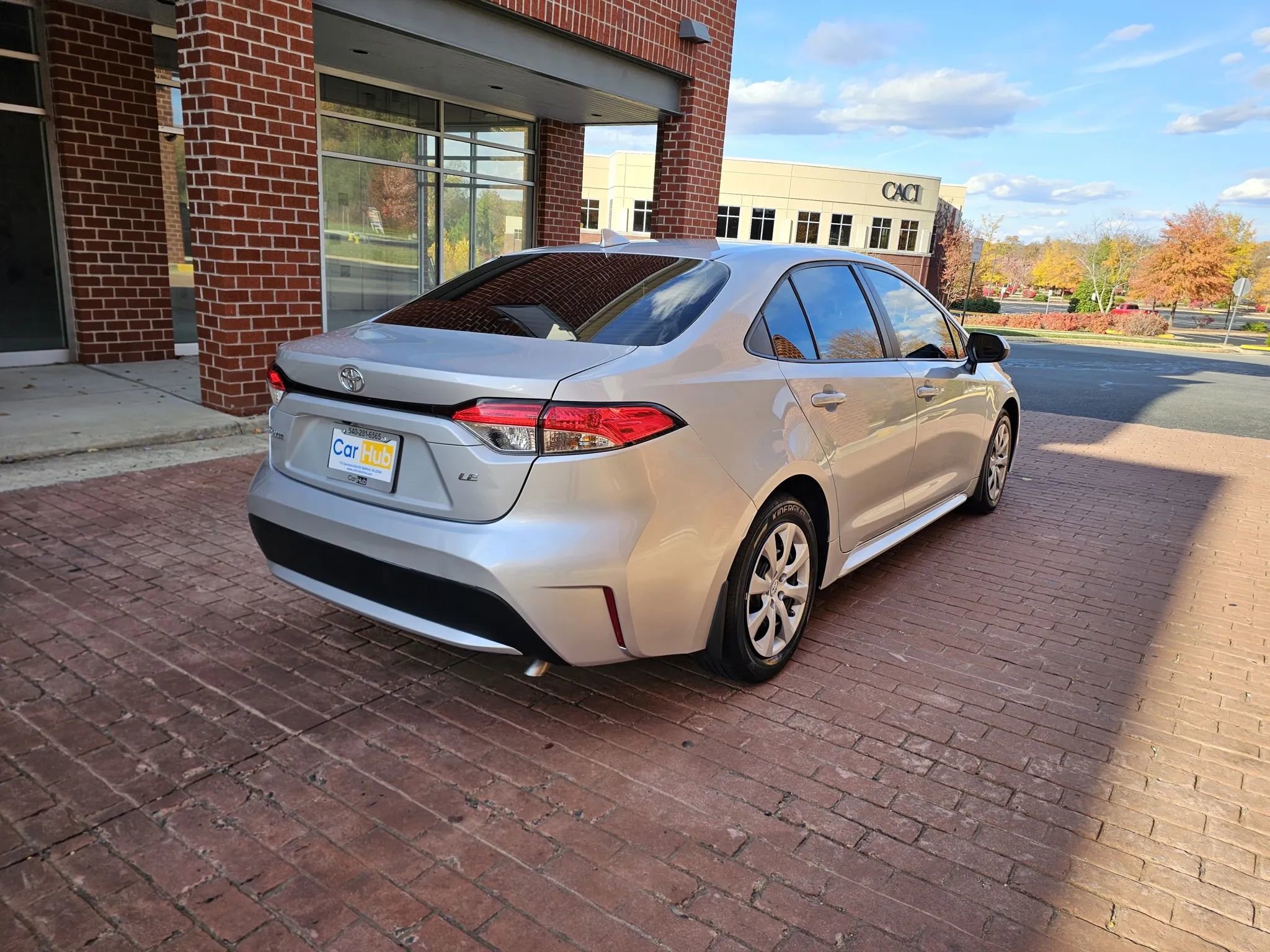 Used 2021 Toyota Corolla LE image 6