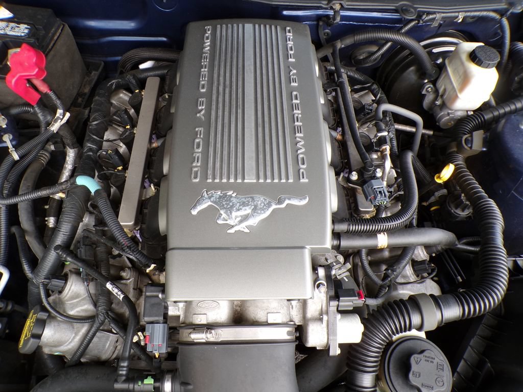 Used 2010 Ford Mustang GT RWD image 33