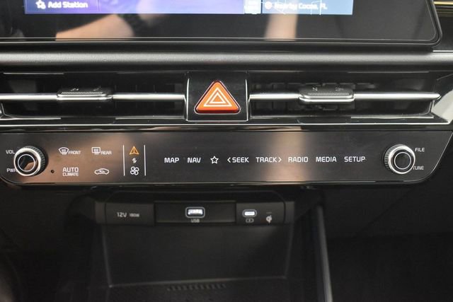 Used 2025 Kia Niro EX FWD image 19