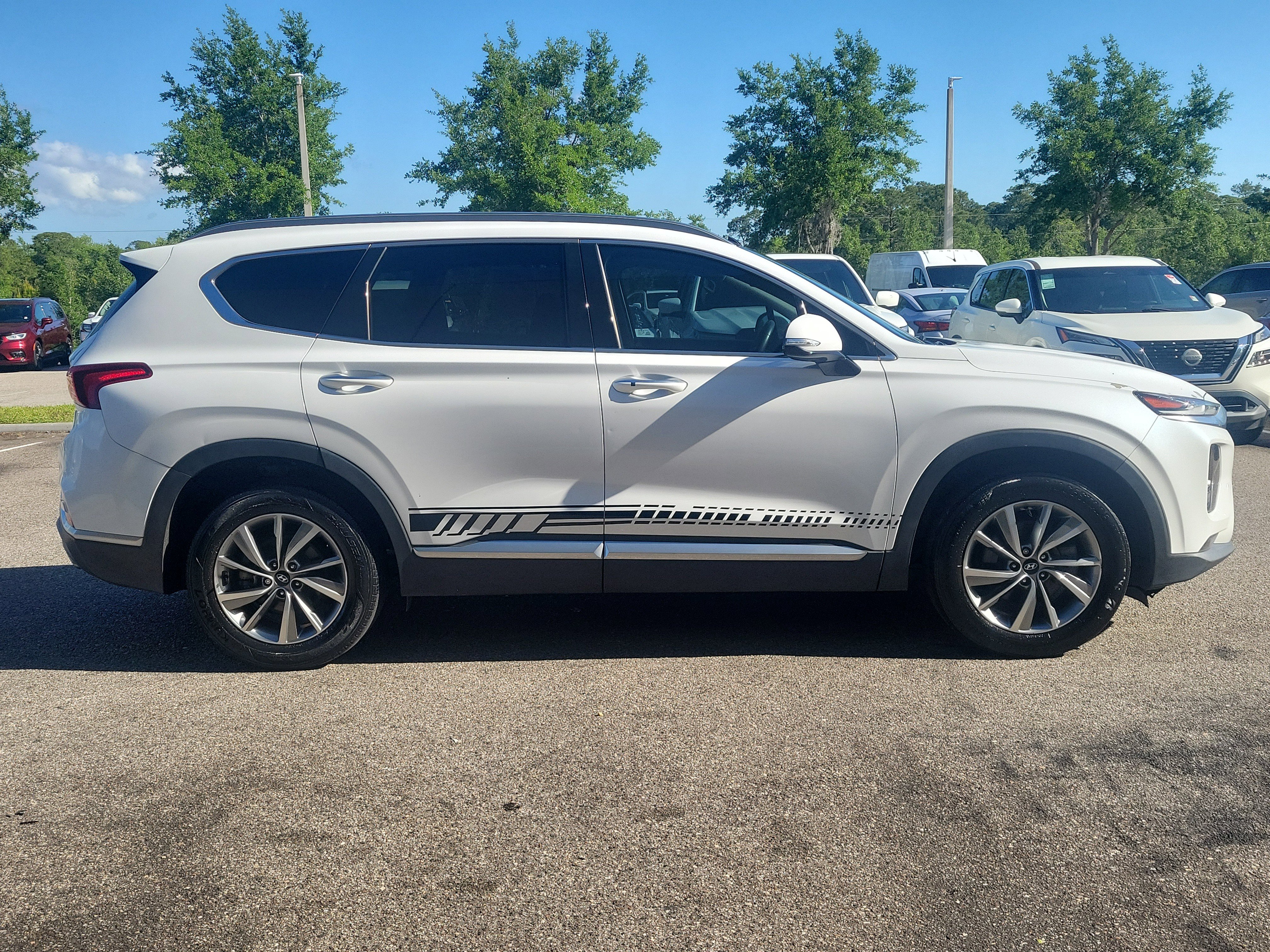 Used 2020 Hyundai Santa Fe SEL w/ Convenience + Premium Package image 4