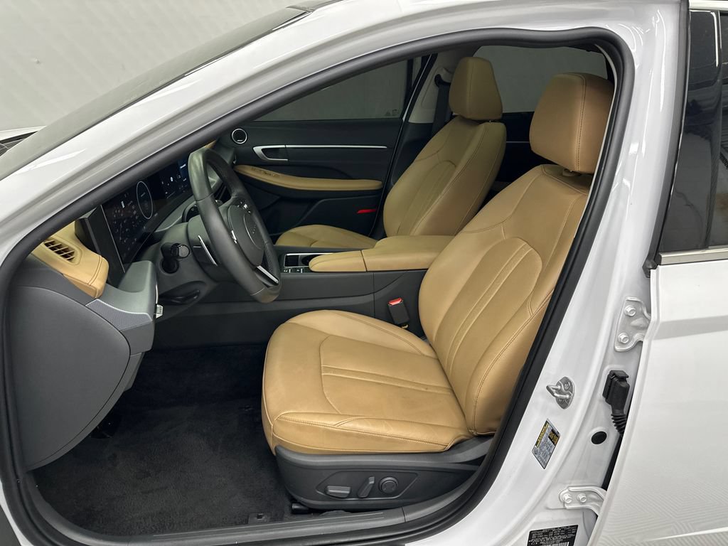 Used 2025 Hyundai Sonata Limited FWD image 9