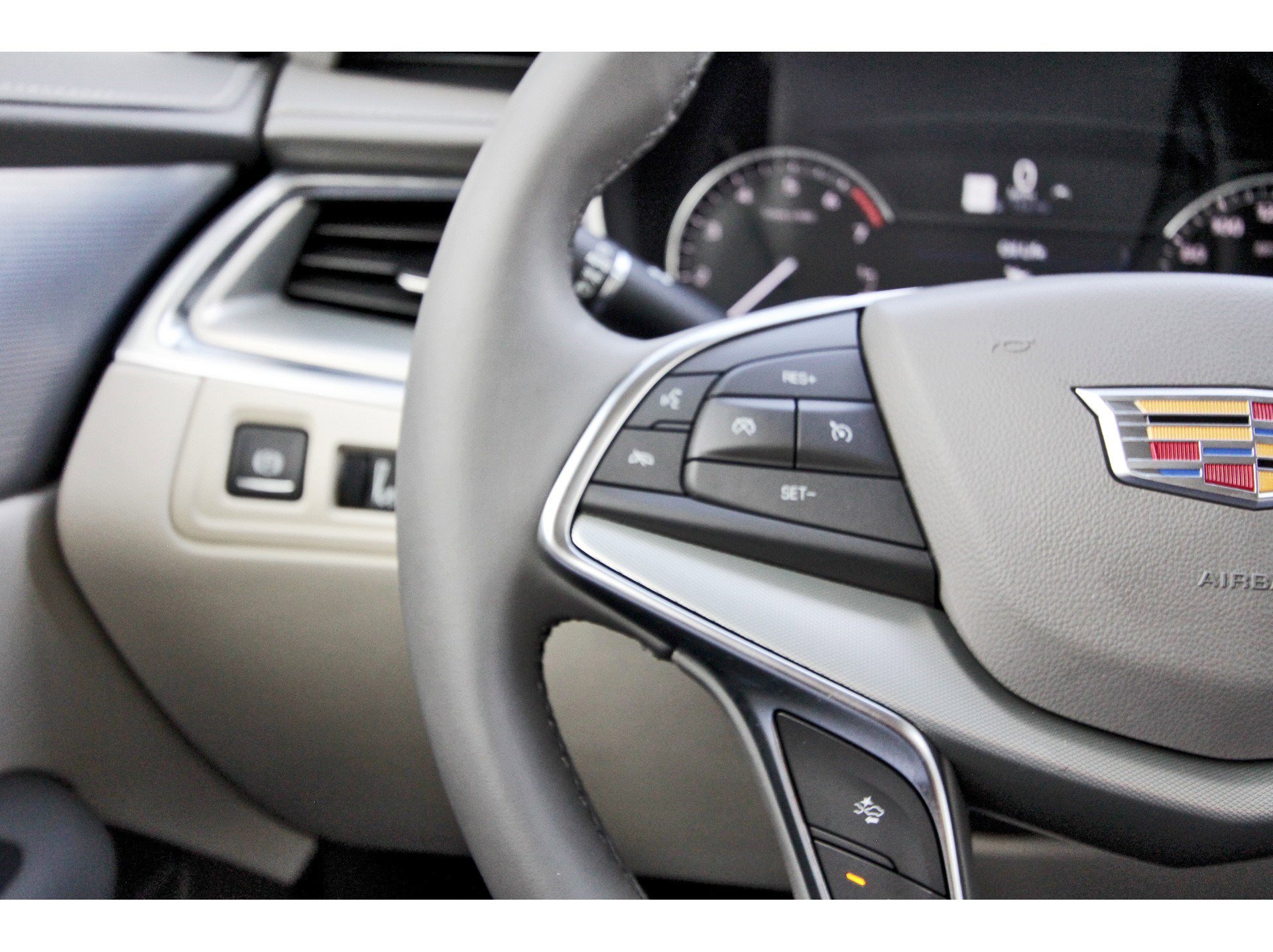 Used 2025 Cadillac XT5 Premium Luxury w/ LPO, Floor Liner Package image 17