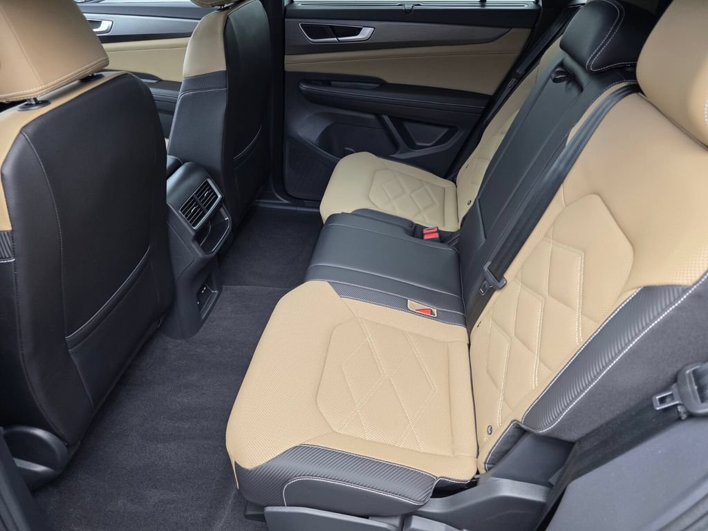 Used 2024 Volkswagen Atlas Cross Sport SE FWD image 13