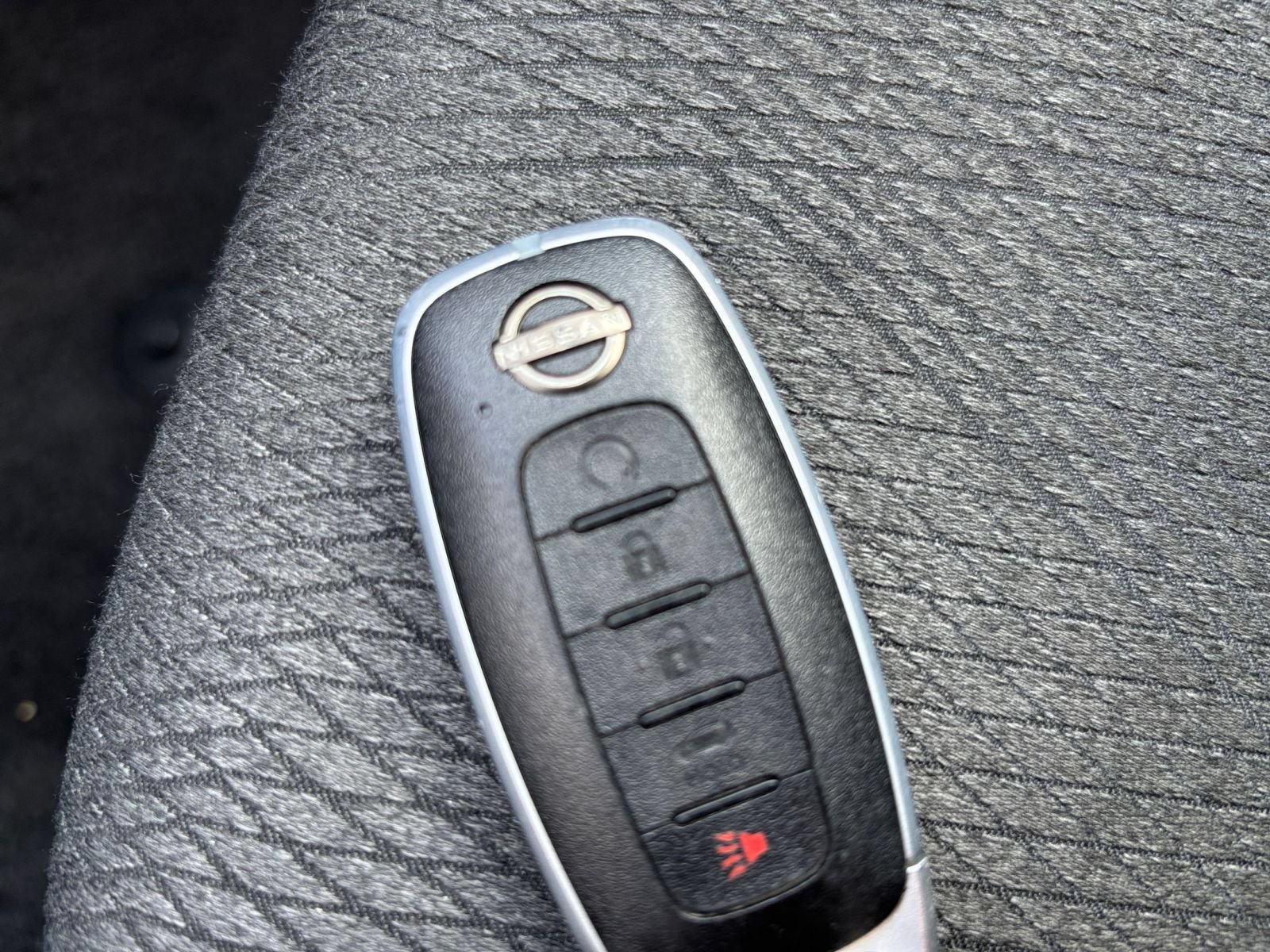 Used 2025 Nissan Rogue SV FWD image 26