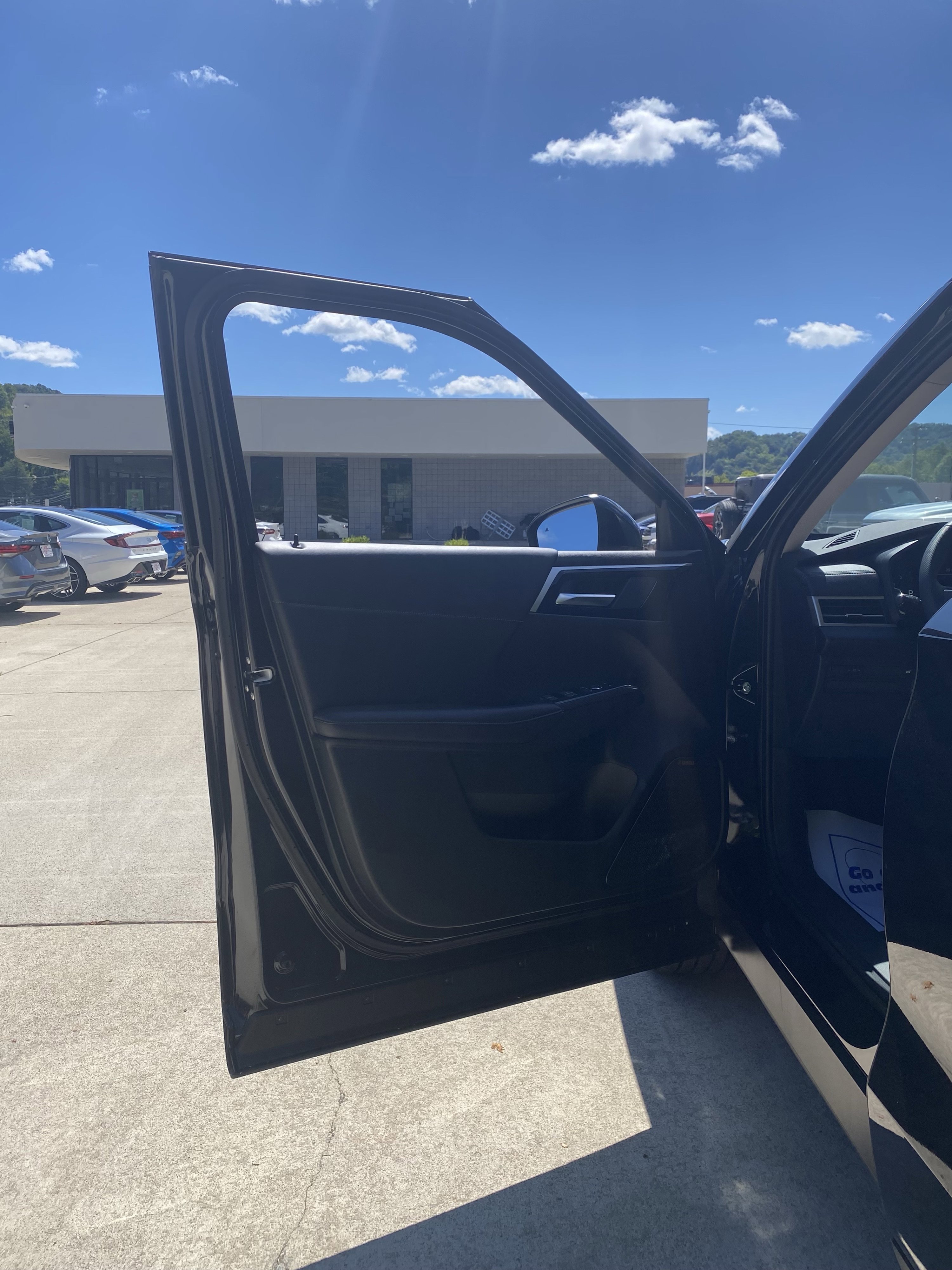 New 2025 Mitsubishi Outlander SE image 3