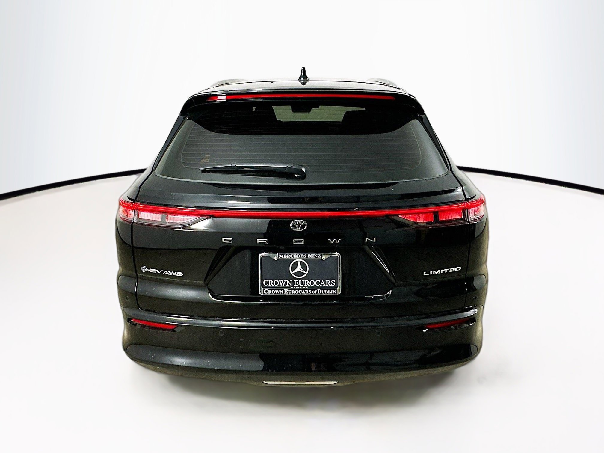 Used 2025 Toyota Crown Signia w/ Advanced Technology Package image 7