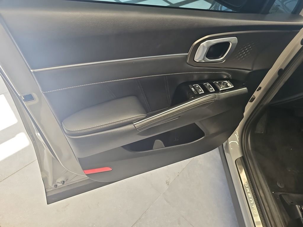 Used 2023 Kia Sorento SX image 12