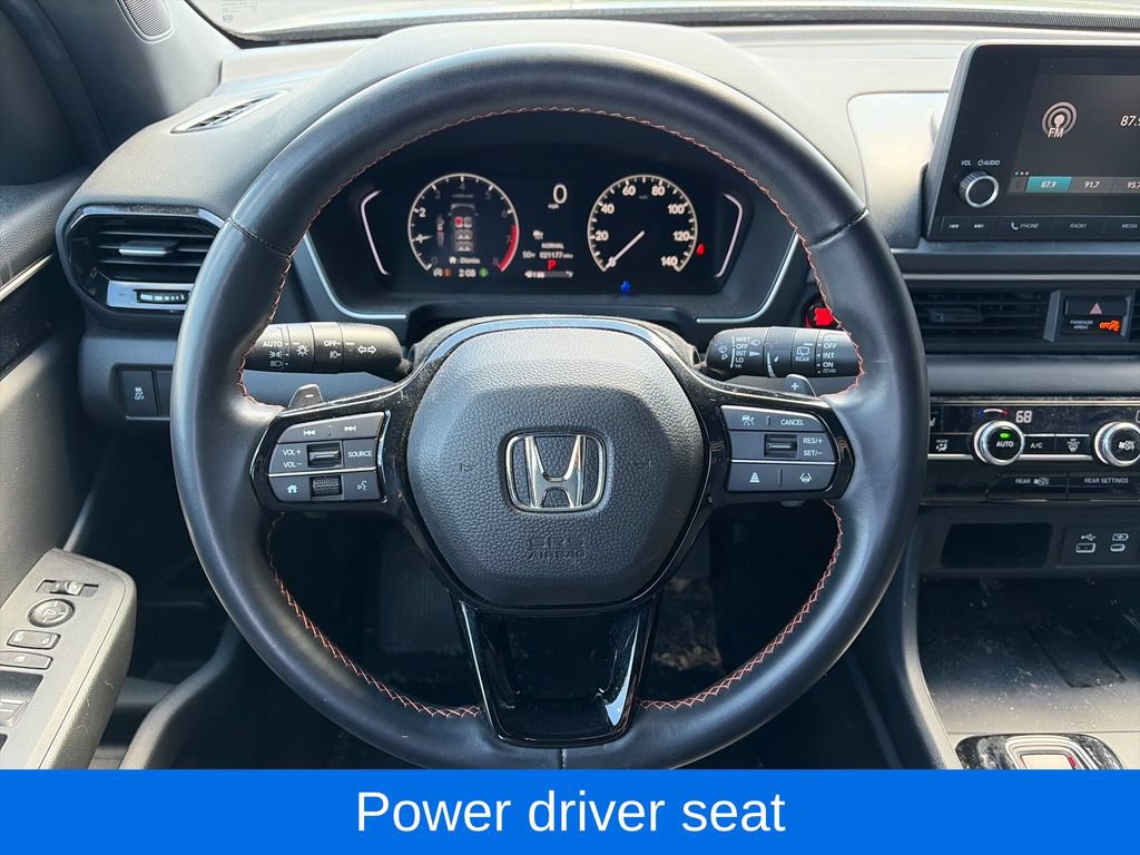 Used 2025 Honda Pilot Sport image 12