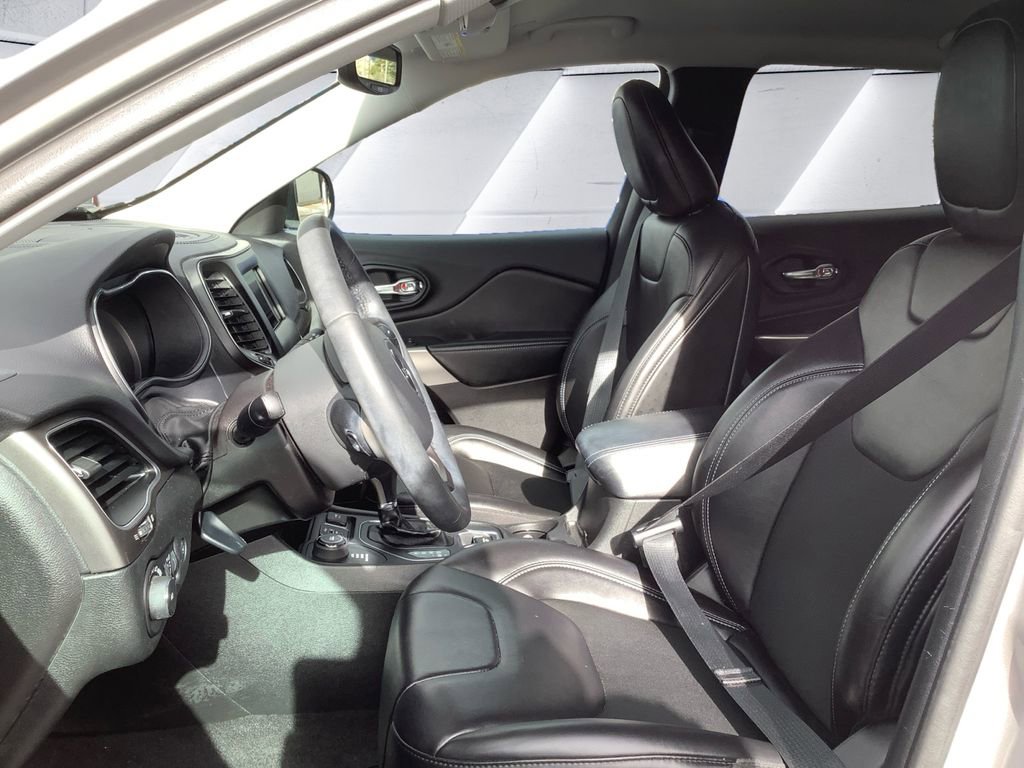 Used 2020 Jeep Cherokee Latitude Plus w/ Comfort/Convenience Group image 7