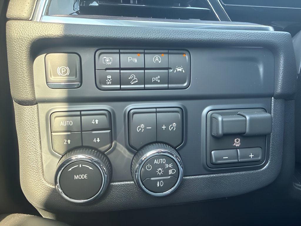 New 2026 Chevrolet Tahoe Premier w/ Sun And Tow Package AWD/4WD image 28