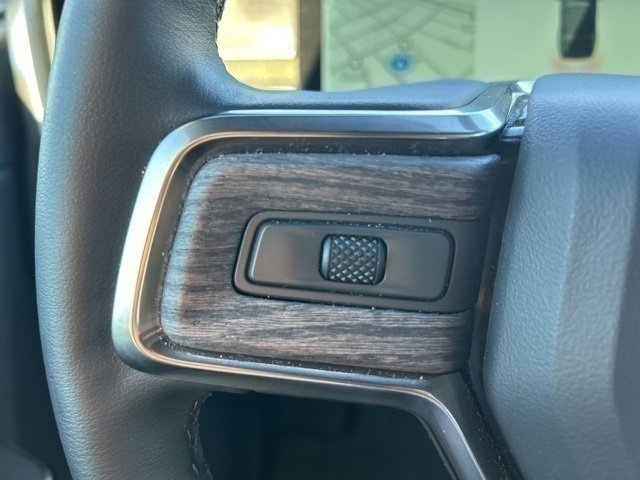 Used 2025 Rivian R1S Adventure image 13