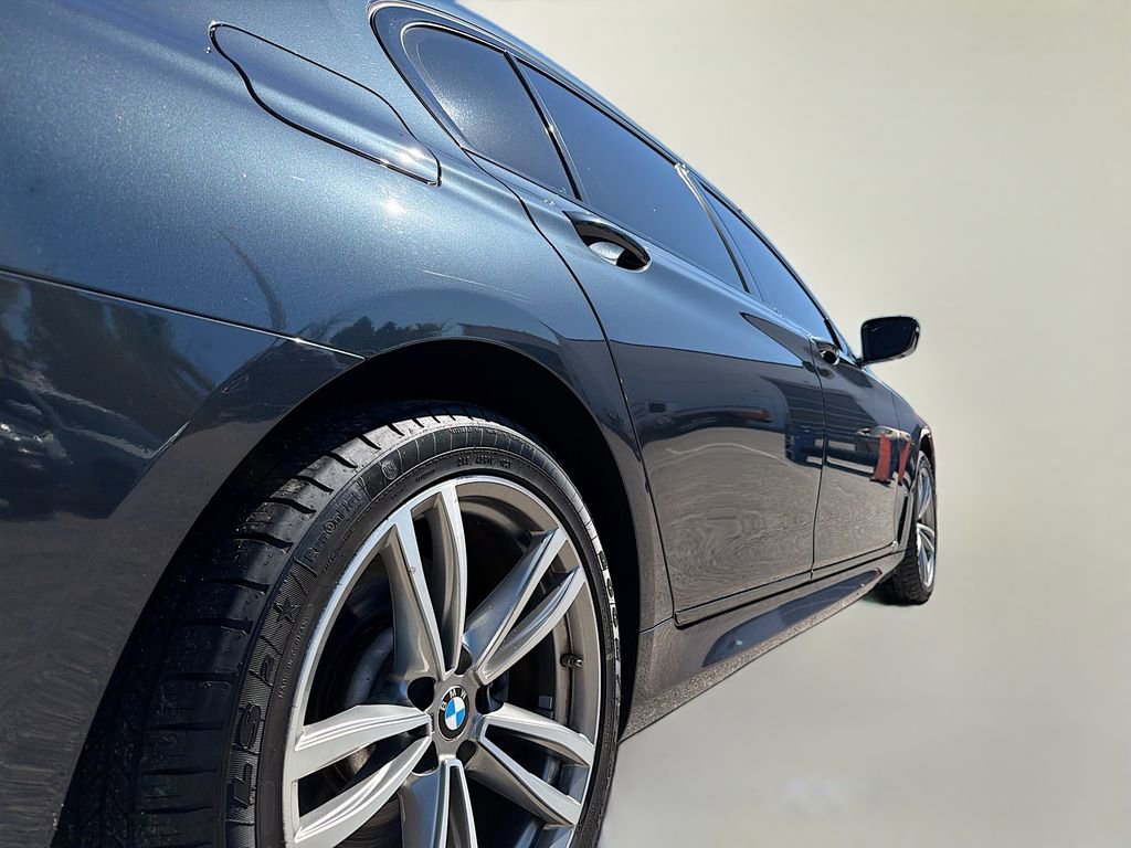 Used 2019 BMW 750i xDrive w/ M Sport Package image 46