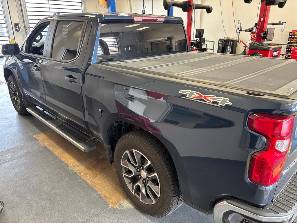 Used 2022 Chevrolet Silverado 1500 LT AWD/4WD image 6
