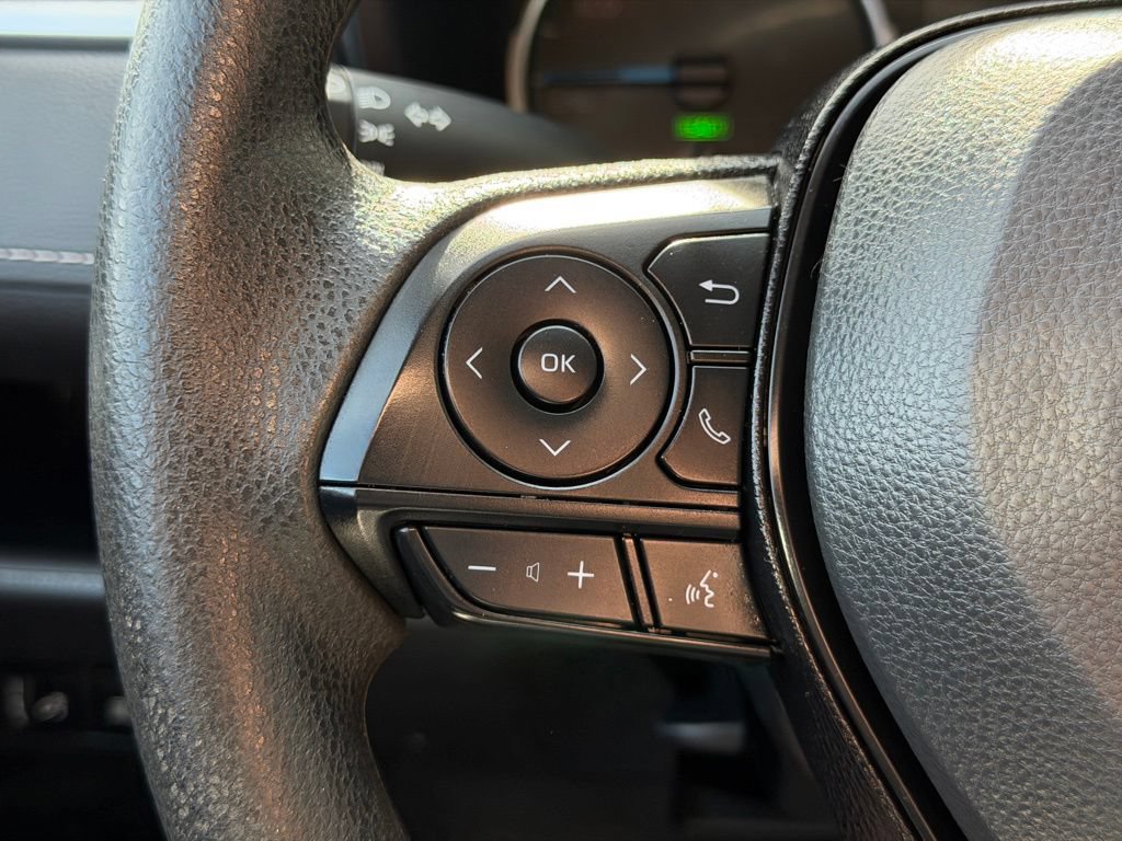 Used 2022 Toyota RAV4 LE AWD/4WD image 18