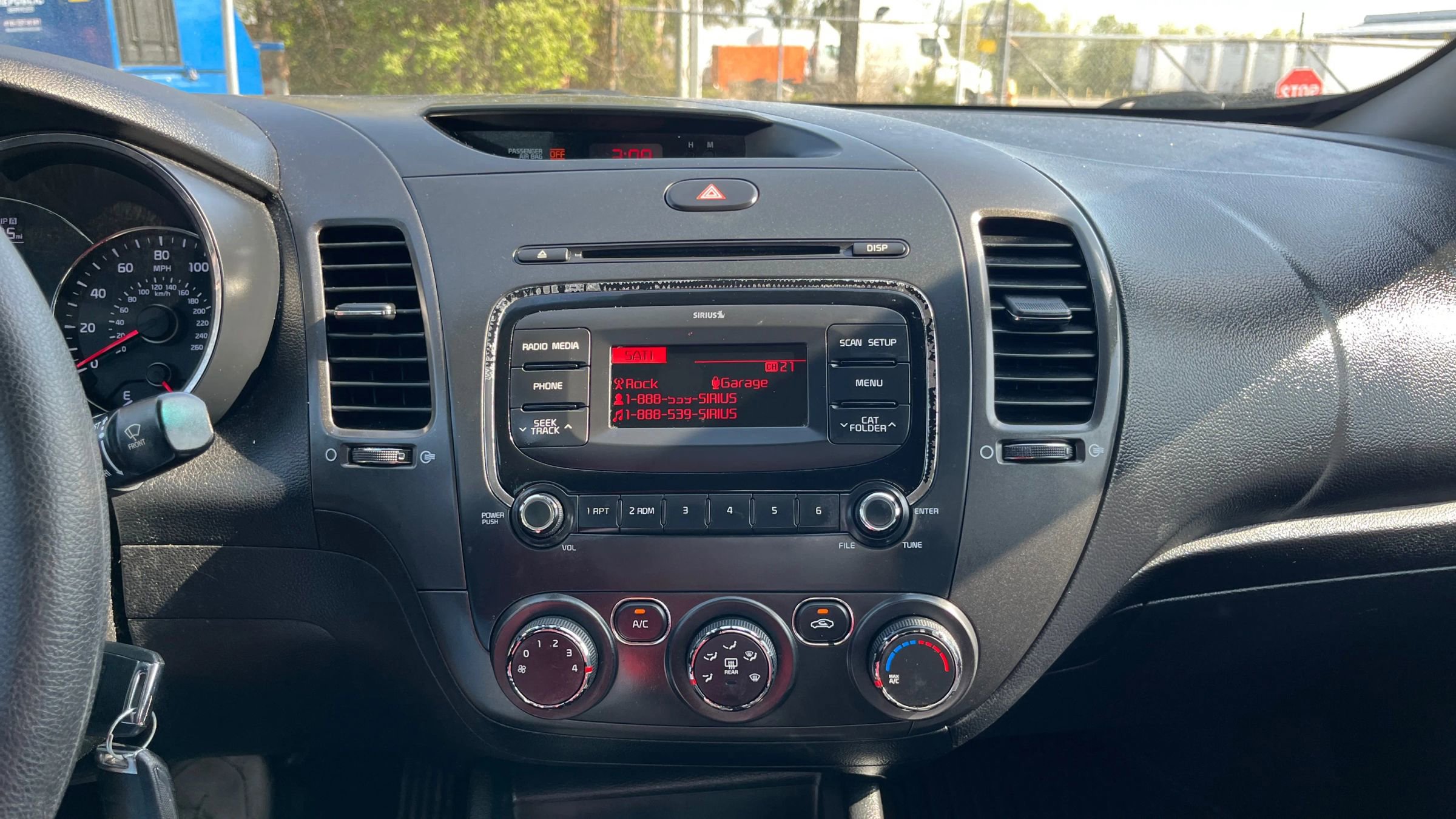 Used 2017 Kia Forte LX image 15