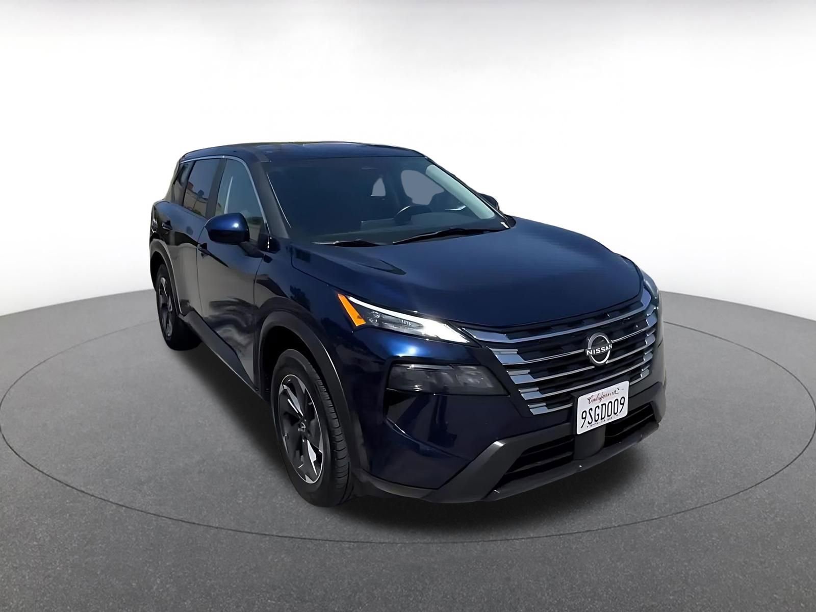 Used 2025 Nissan Rogue SV FWD image 3