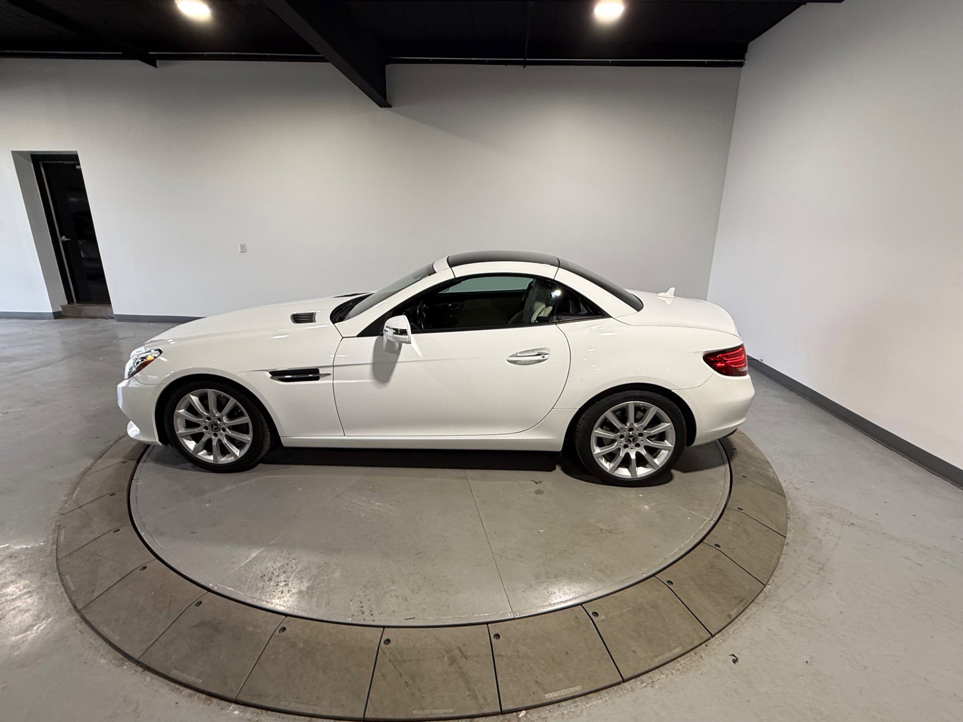 Used 2017 Mercedes-Benz SLC 300 w/ Premium 2 Package image 18