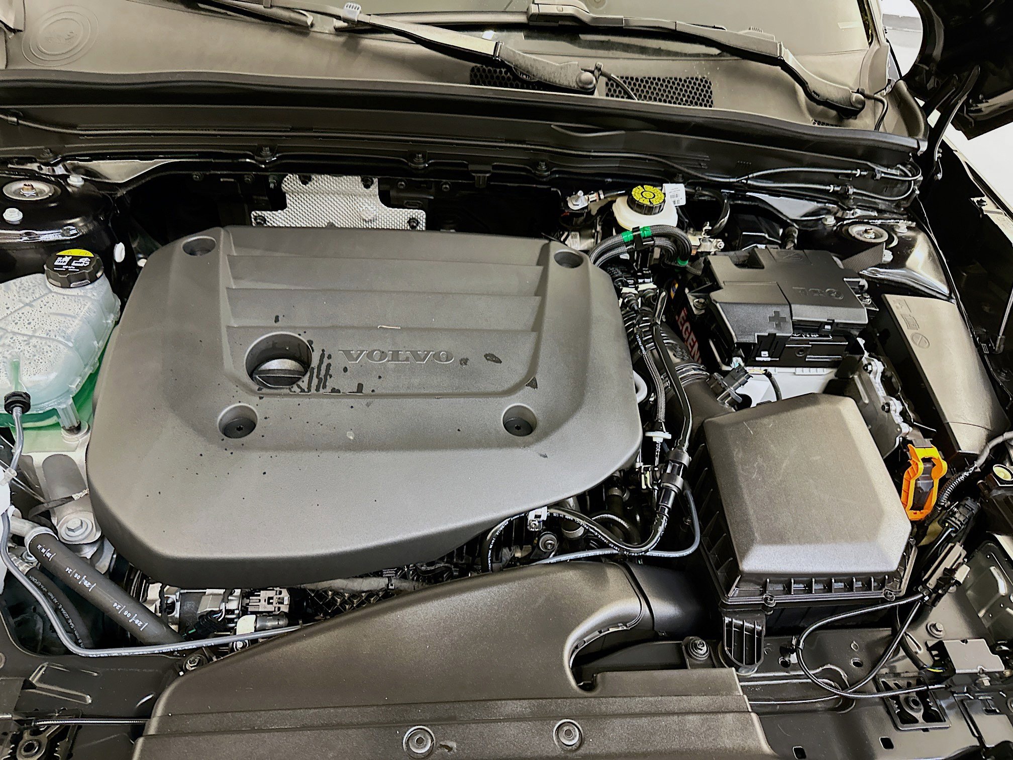 Used 2025 Volvo XC40 B5 Plus image 36