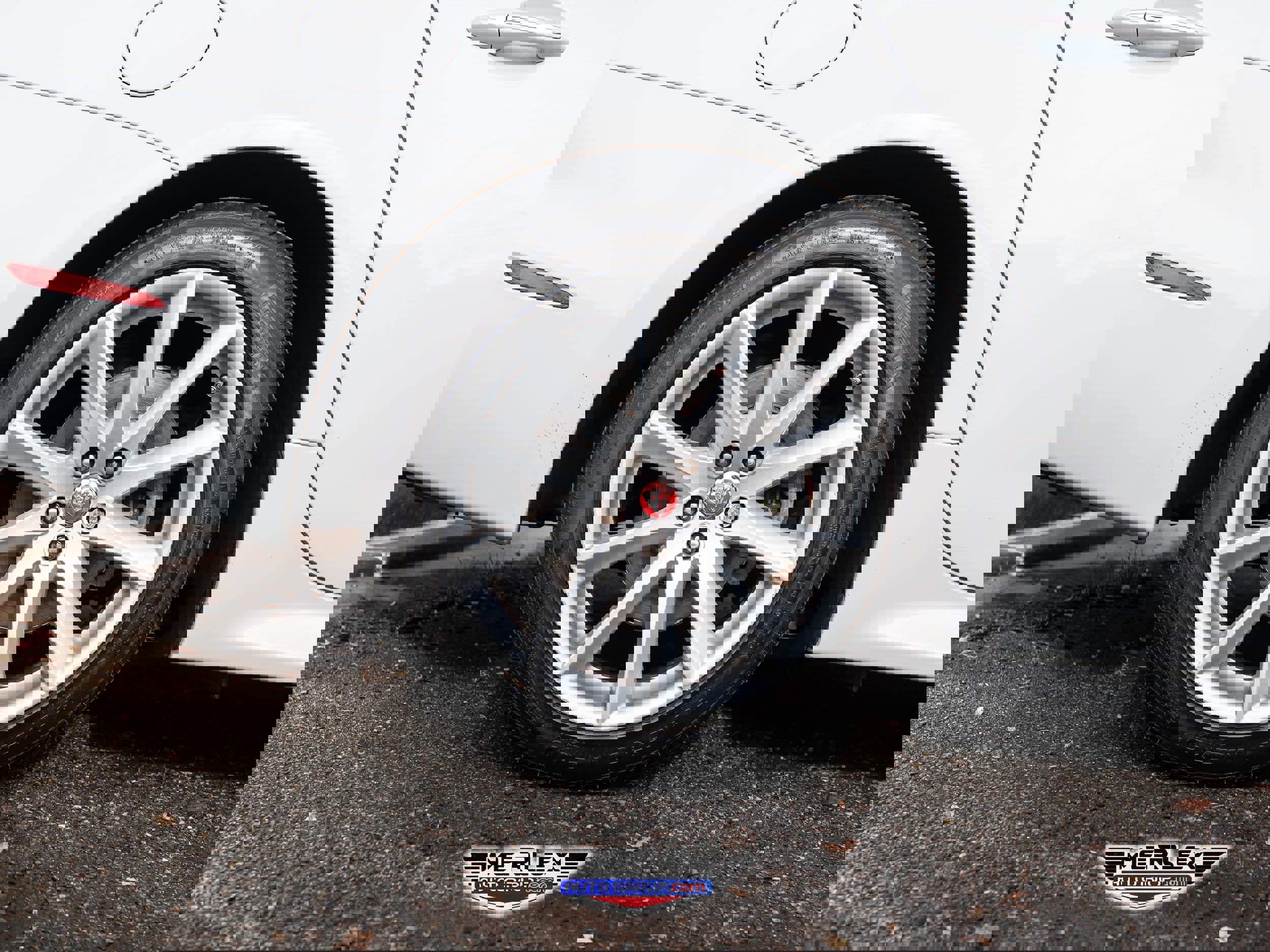 Used 2019 Jaguar XJ R-Sport image 11