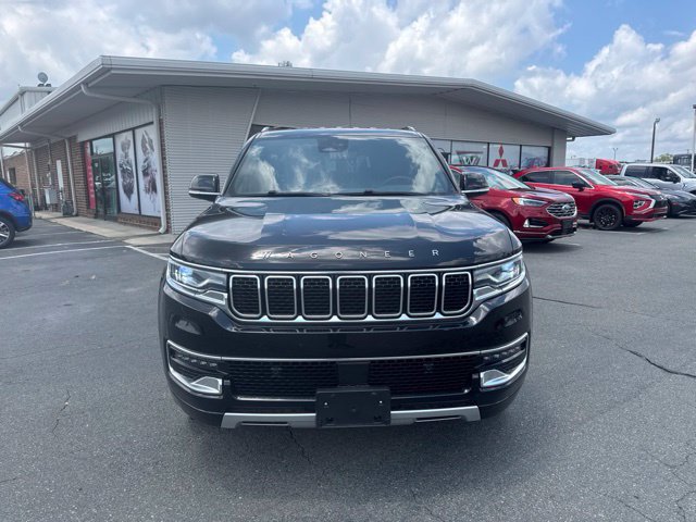 Used 2024 Jeep Wagoneer L Series II AWD/4WD image 2
