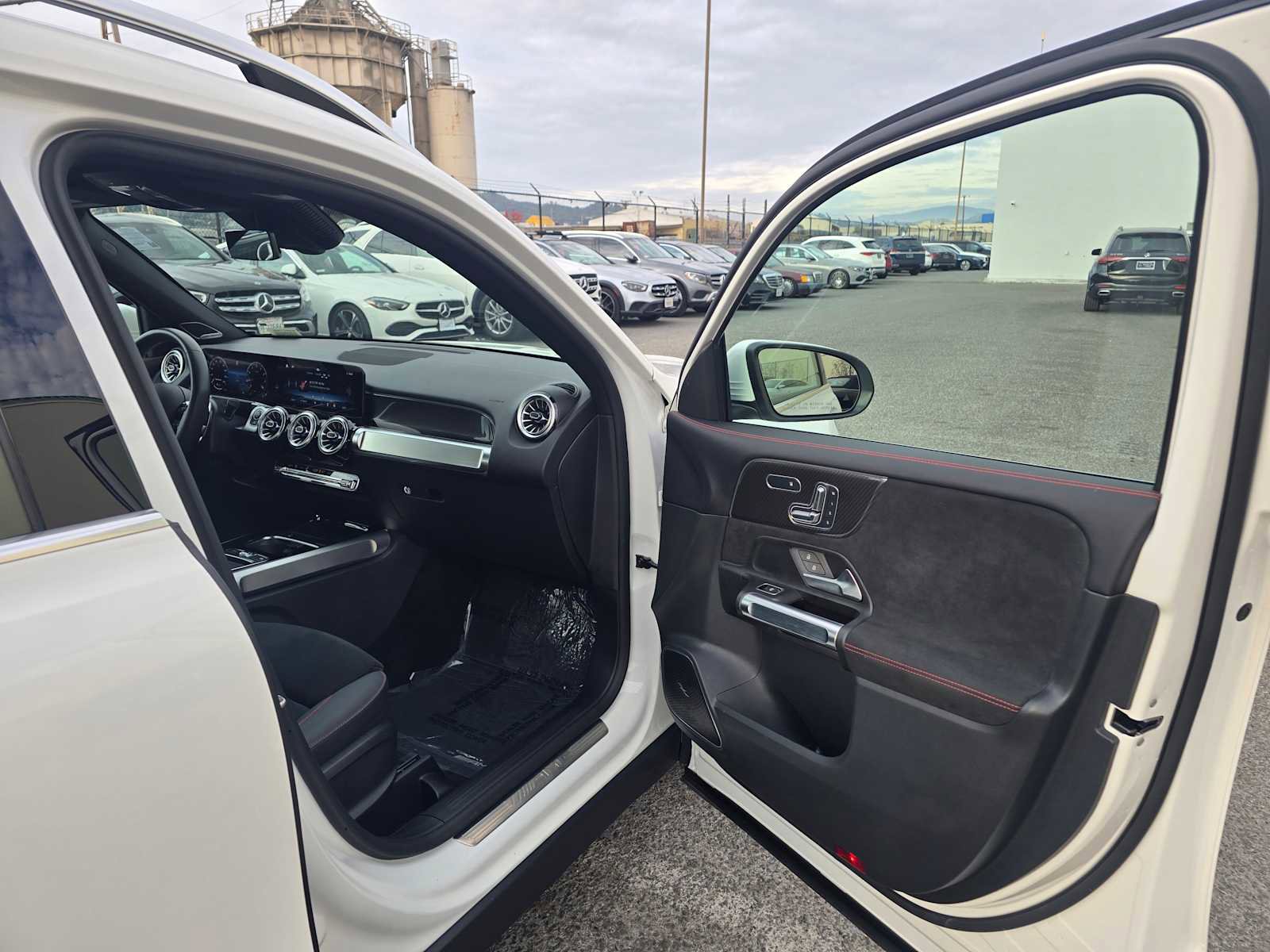 Used 2025 Mercedes-Benz GLB 35 AMG 4MATIC image 12