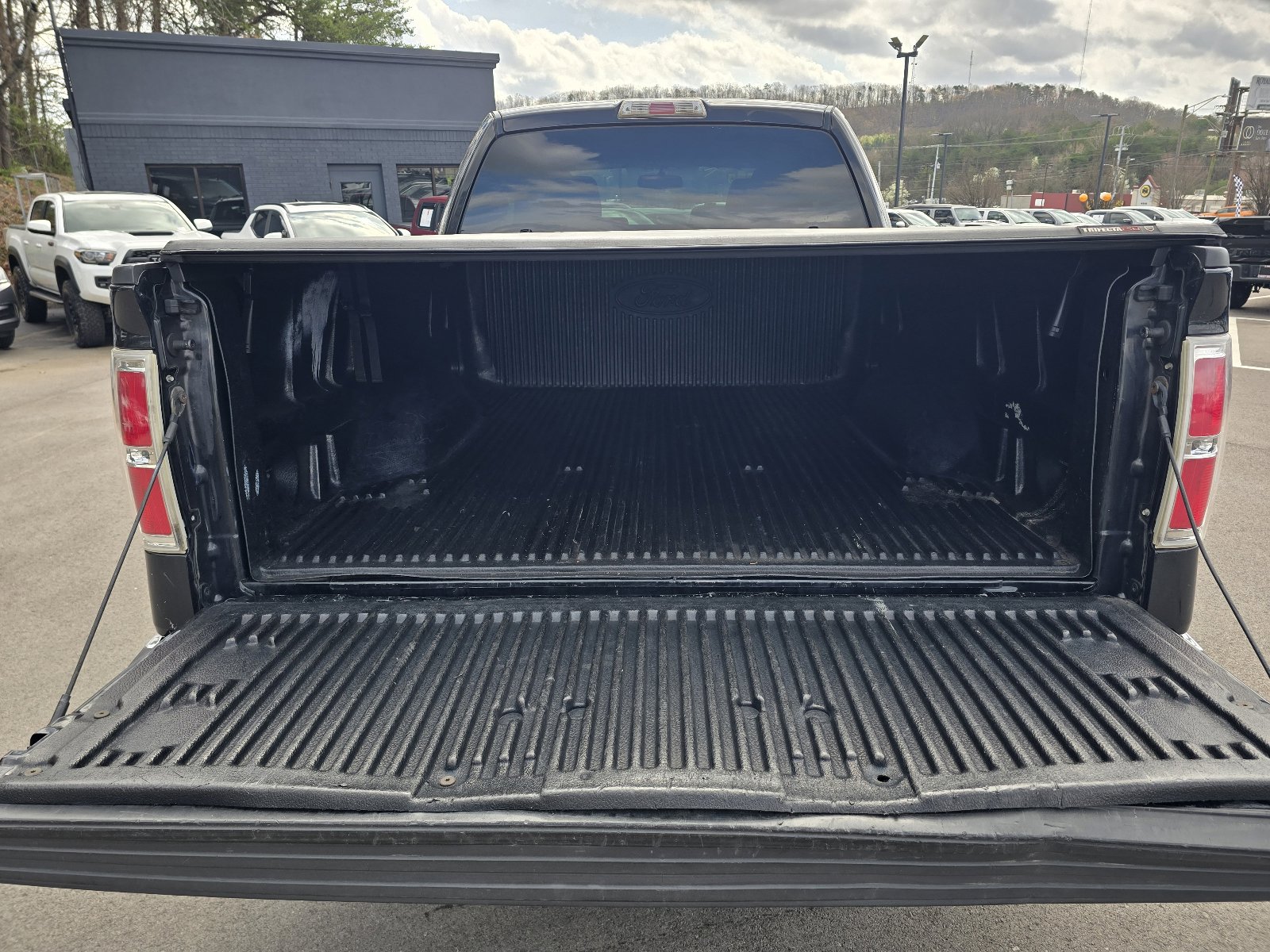 Used 2010 Ford F150 XLT image 7